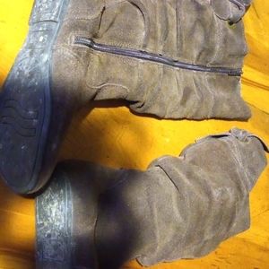 Size 6 Brown women's boots